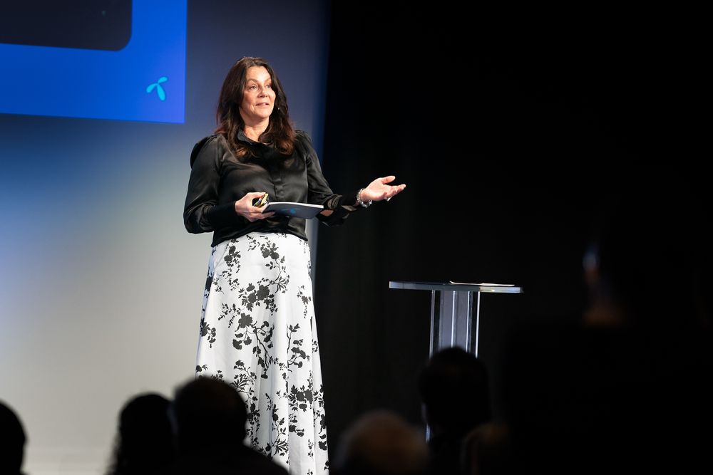 Telenor Norge-sjef Birgitte Engebretsen ber staten bidra til mer robuste strømnett under Attack-konferansen 2025.