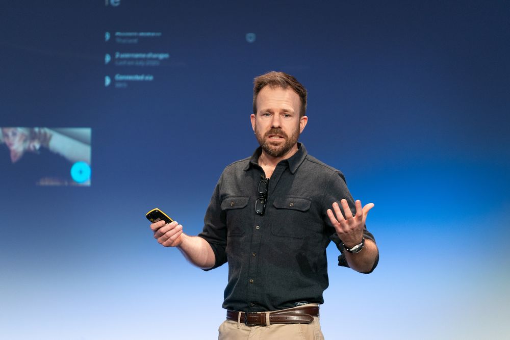 Eskil Grendahl Sivertsen, spesialrådgiver ved Forsvarets Forskningsinstitutt, på Attack-konferansen 2025.