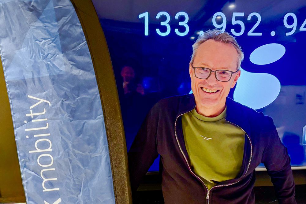 Tore Stokkedal (66) jobber som frivillig på sitt første prosjekt gjennom Prosperastiftelsen. Til vanlig jobber han som virksomhetsarkitekt i Link Mobility, men å donere noen arbeidstimer i uka har virkelig gitt mersmak, forteller han til Digi.