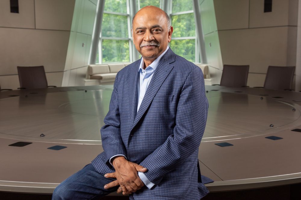 Arvind Krishna har regnet på hva jakten på generell kunstig intelligens vil kunne koste. Bildet er fra da han tiltrådte som IBM-sjef i 2020.