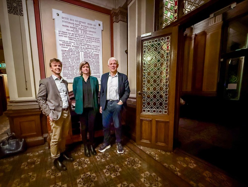 Vi har snakket med Erik Sauar fra Cenate (f.v.), Hanne Flåten Andersen fra IFE og Odd Richard Valmot fra NTVA om det norske bidraget til utviklingen av batterier.