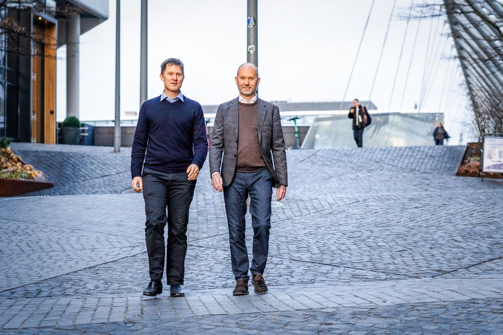 99x og administrerende direktør Odd Sverre Østlie har nettopp kjøpt opp det norske Gture. Her sammen med administrerende direktør og medgründer Tom Erik Moe.