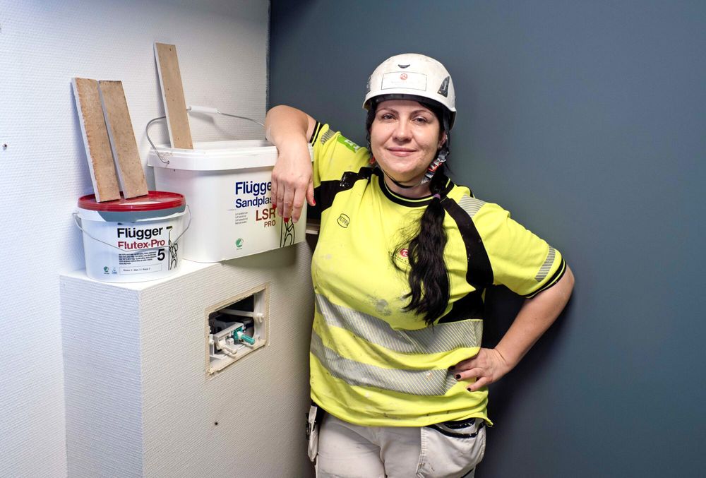 Krystyna Donchenko lærte norsk og fortsatte i faget sitt. Hun hadde over ti års erfaring som maler da hun kom til Haugesund.