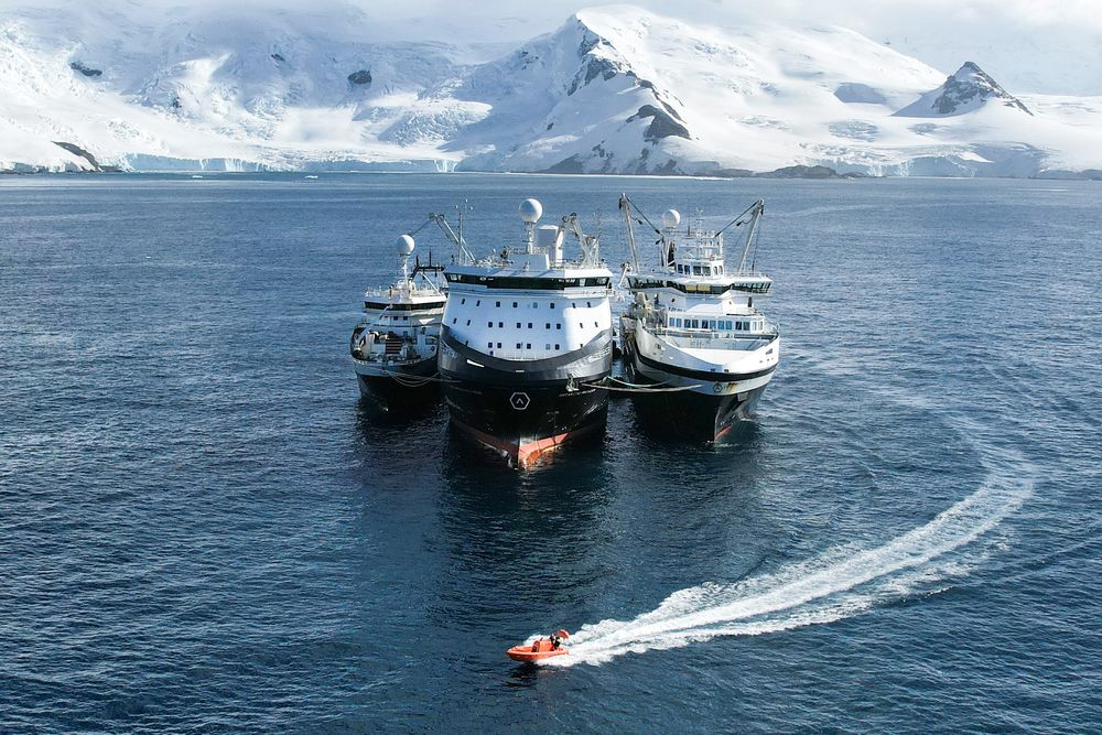 Krillfiskebåtene får hjelp av ubemannede båter og ny programvare i konkurransen mot kinesiske fiskefartøy.