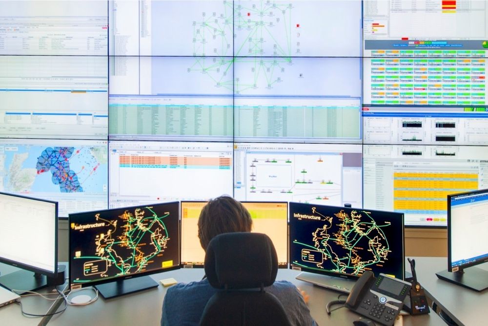 Tampnet kan nå overvåke nesten hele sitt 5400 kilometer store nettverk av undersjøiske fiberkabler i sanntid. Bildet er fra selskapets driftssenter i Stavanger.