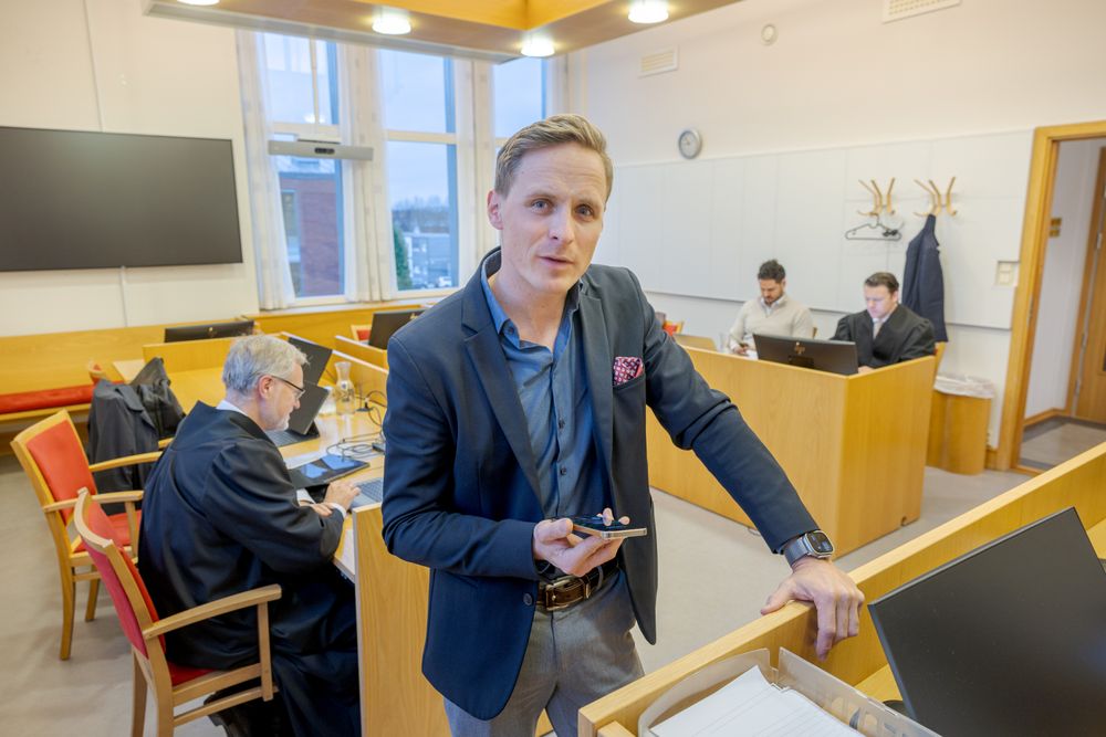 Marius Jansen møtte sin tidligere arbeidsgiver Experis i retten i begynnelsen av november etter uenigheter om kundeklausuler. Her med sin advokat Alex Borch i Hjort. Til høyre Experis' kommersielle direktør Marko Valsimidis og Experis' advokat.