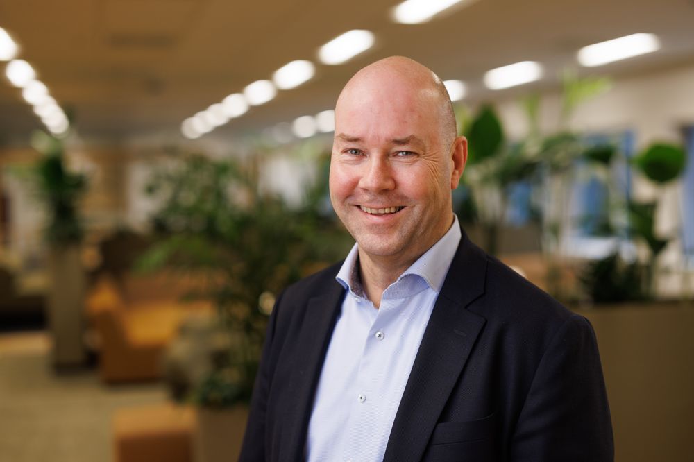 Anders Langås, som er leder for konsulentleveranser i Tieto Tech Consulting, tror økt etterspørsel etter KI-erfaring kan gjøre det tøffere for nyutdannede konsulenter i året som kommer.