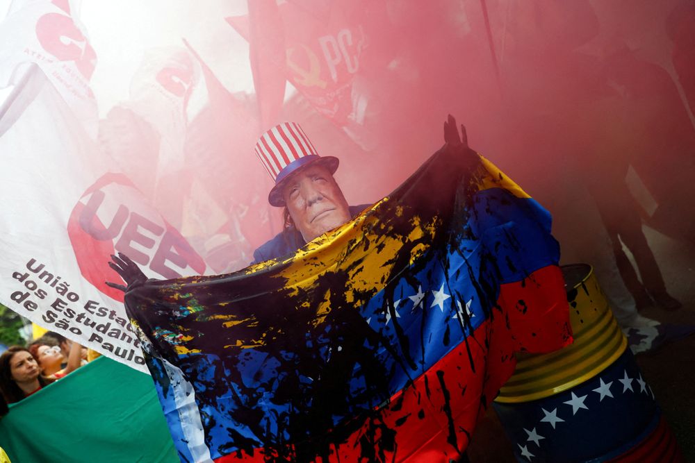 Protester mot Donald Trump etter USAs inntog i Venezuela.