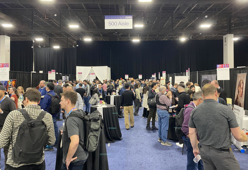 Preview-messen varte i tre timer, der hundrevis av bedrifter stilte ut sine nyeste oppfinnelser.