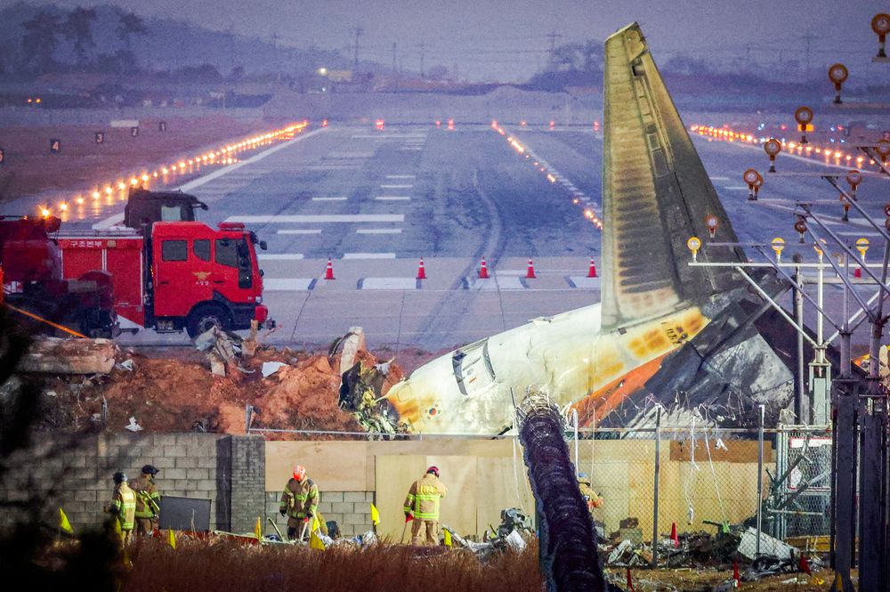 Det var lite igjen av 737-flyet til Jeju Air etter at det krasjet med en betongvegg nord for rullebanen på Muan International Airport i Sør-Korea 29. desember 2024.