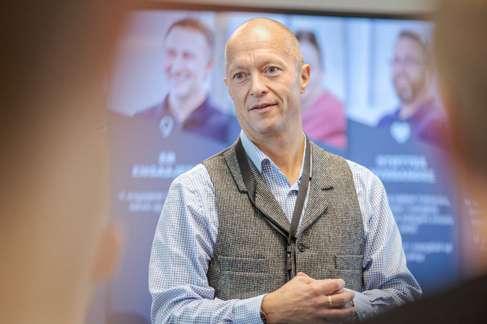 Toppsjef Johan Ronæs og de andre ansatte i Norsk Helsenett anskaffer på vegne av hele helsesesktoren. 