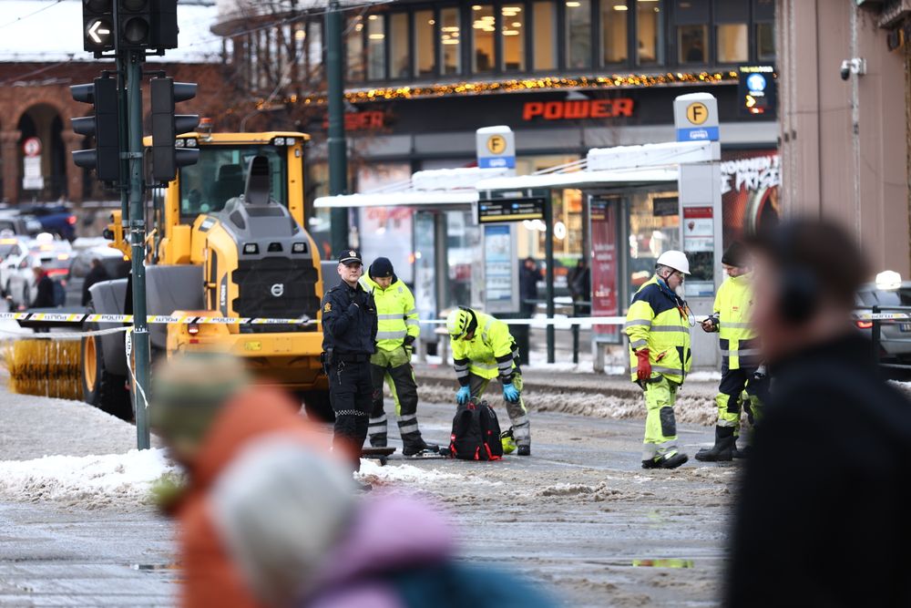 Det er stopp i trikketrafikken ved Oslo S etter en hund fikk støt.