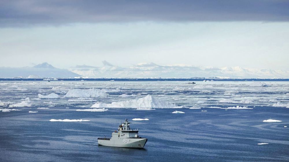 Det kan ta ti år før Danmark får fart på opprustningen i Arktis.