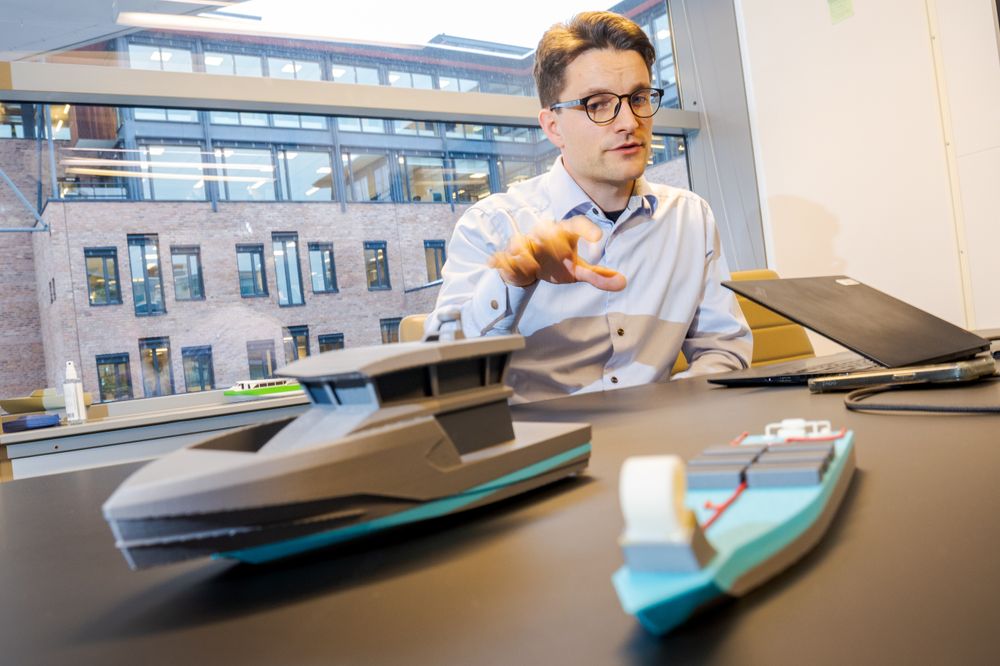 Pascal Technologies utvikler teknologi som bruker luft for å få mindre friksjon og motstand med vannoverflaten. Dette  gjør at fartøyet kan bruke 30 til 50 prosent mindre energi enn vanlig.
Daglig leder Carl Rehn