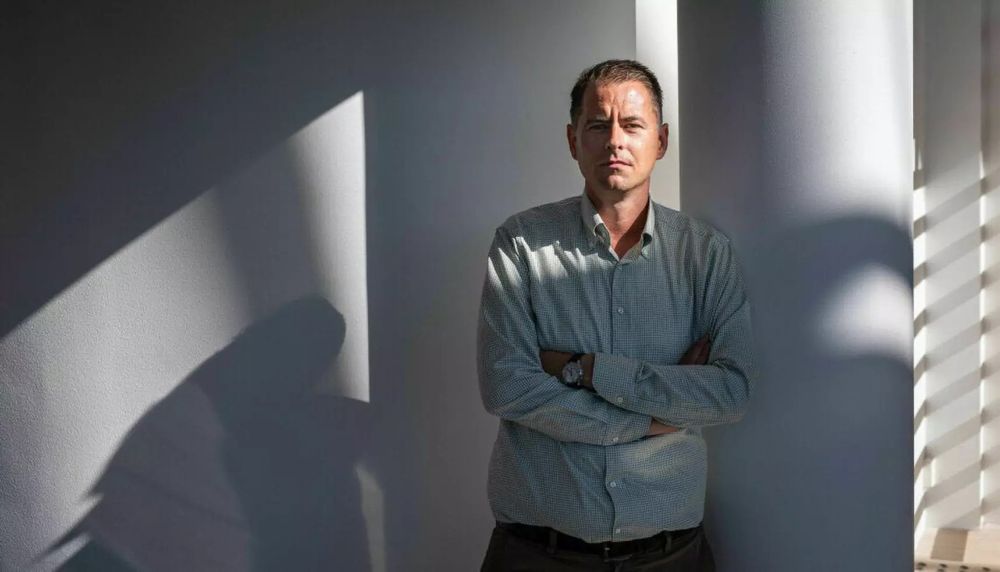 Leif Arne Brandsæter er administrerende direktør i Norkart. Programvarehuset tar flere og flere av tjenestene sine ut fra amerikanske skytjenester og satser på å produsere selv. Det er noe alle kan få til, selv med begrensede ressurser, mener han.