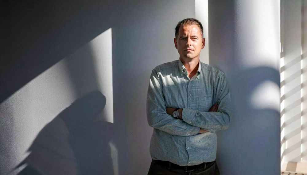 Leif Arne Brandsæter er administrerende direktør i Norkart. Programvarehuset tar flere og flere av tjenestene sine ut fra amerikanske skytjenester og satser på å produsere selv. Det er noe alle kan få til, selv med begrensede ressurser, mener han.