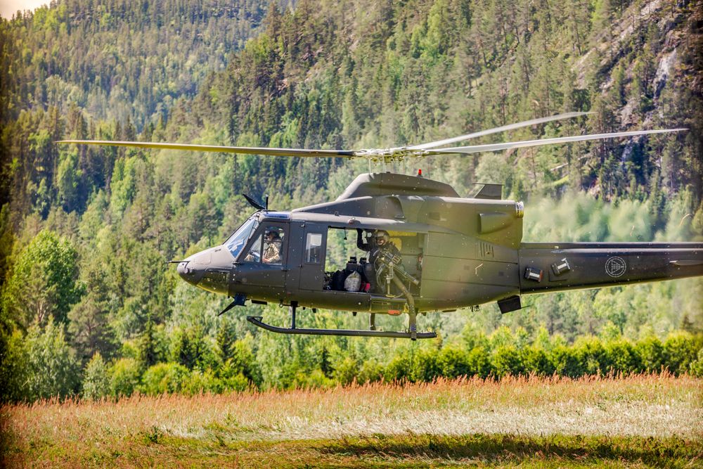 Det er slike Bell 412-helikoptre Luftforsvaret skvadron 339 SOAS øver med på Østlandet både på dag- og kveldstid de kommende ukene. 