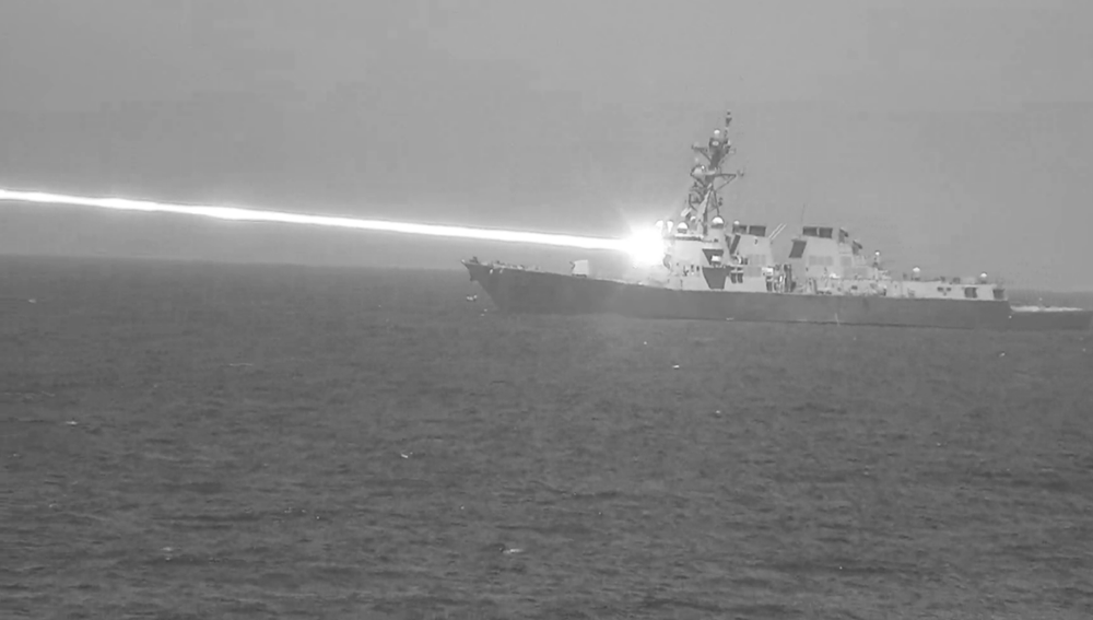 En vellykket testing av laservåpenet Helios om bord på jageren USS Preble i 2024.