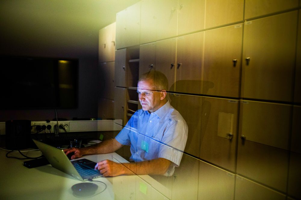 Bjørn Villa begynte i stillingen som direktør for teknologi og digitalisering i Helse Midt-Norge i februar i fjor. Han har tidligere jobbet som IT-sjef i Trondheim kommune. Der har de vært på den samme reisen som helseforetaket er inne i nå.