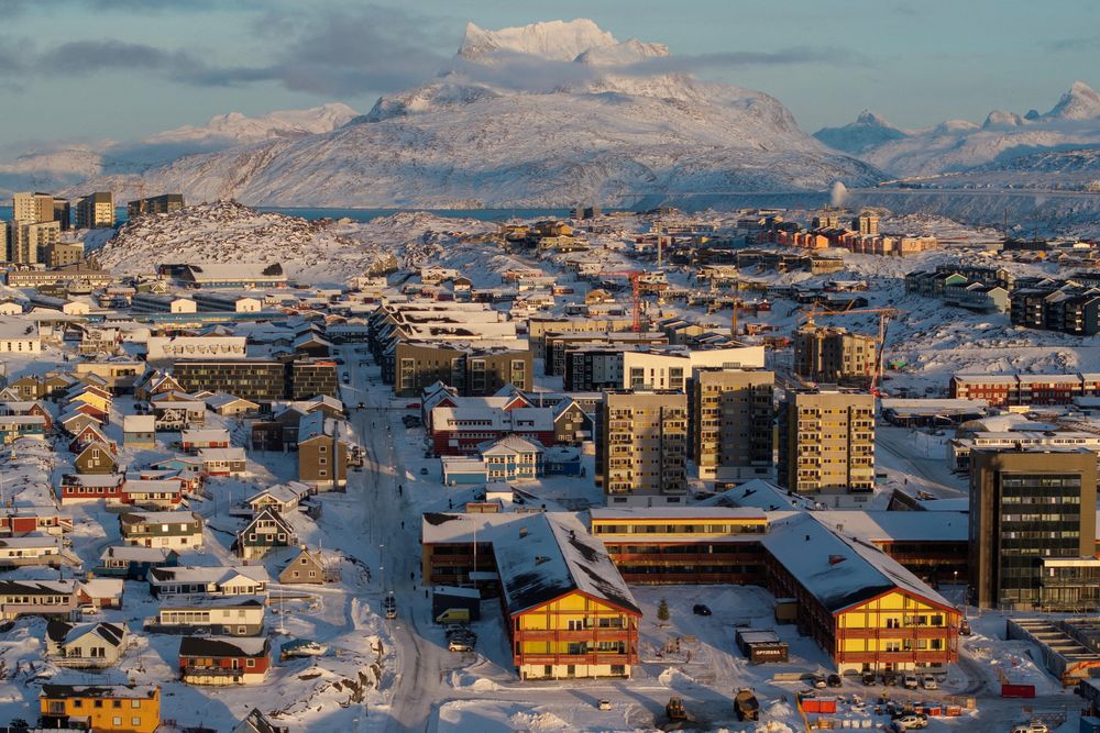 Det ble skapt tvil om USAs tilgang til nøkkelområder som Grønland da Donald Trump startet sin andre presidentperiode i januar i fjor, heter det i forordet til USAs nye forsvarsstrategi. Bildet er fra Nuuk.