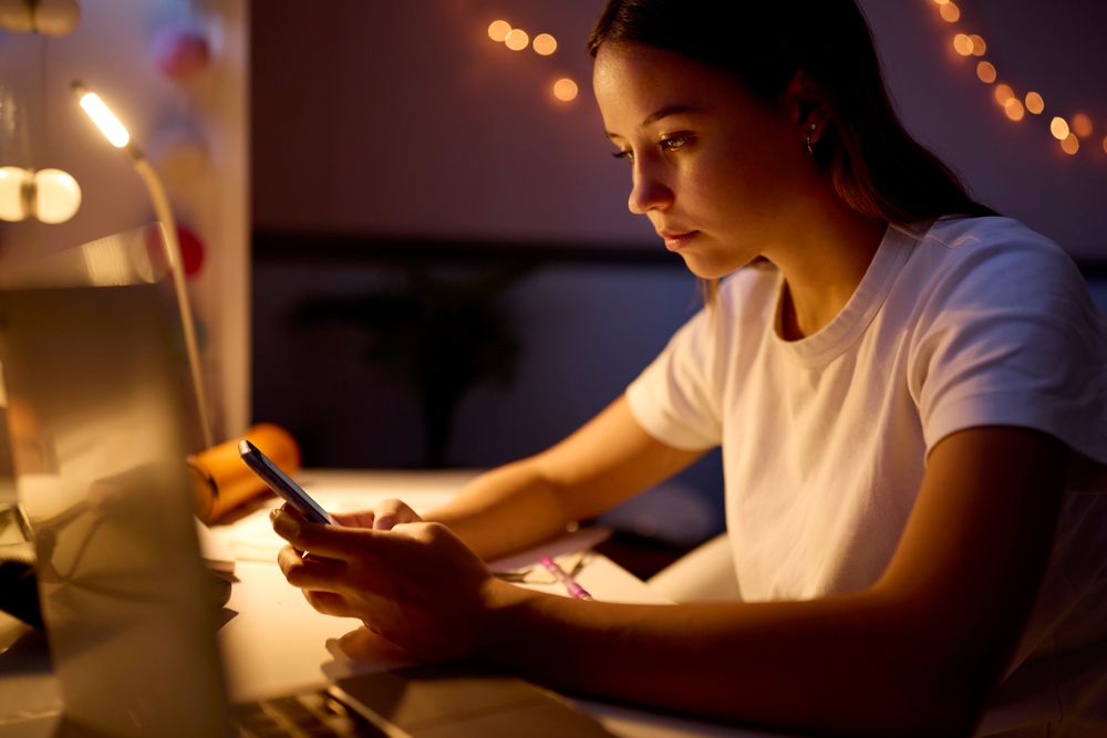 En forskningsoppsummering finner ingen fare for kreft, infertilitet eller nedsatt hjernefunksjon ved eksponering for elektromagnetiske felt, som fra mobiltelefoni, i hverdagen.