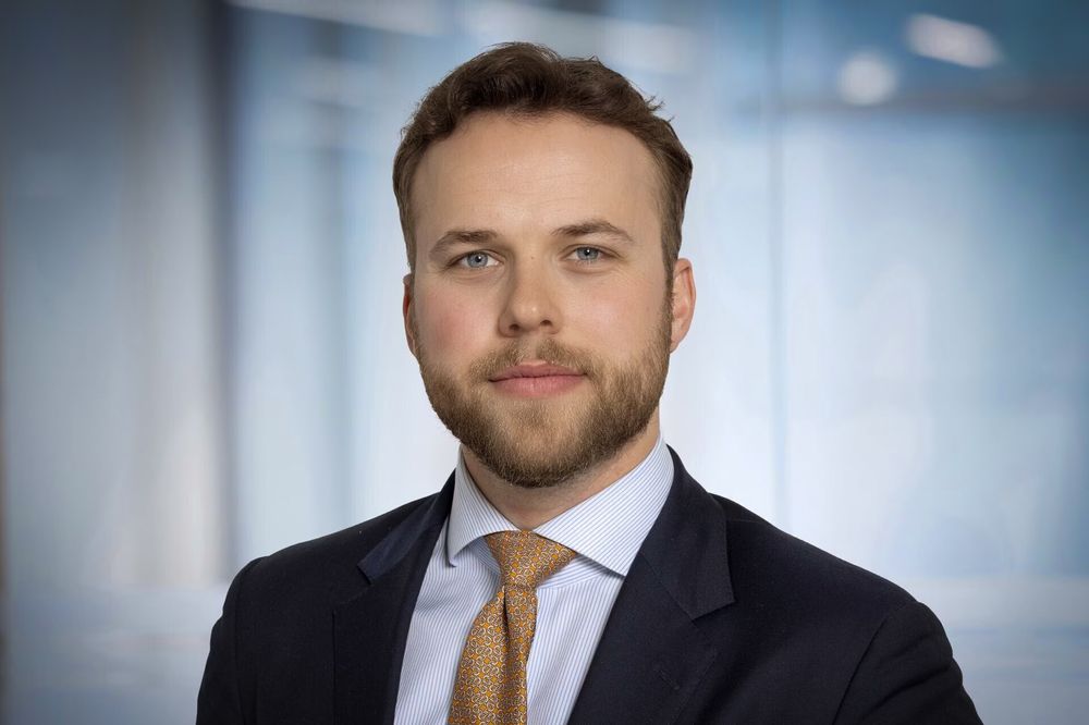 Daniel Holth Larsen i DNV leder nå en offensiv satsing for å frigjøre verdifulle hender i et presset helsevesen.