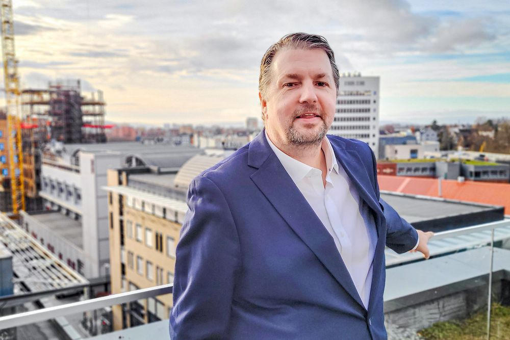 Geir Øyvind Gulliksen sluttet som Crayon-sjef i fjor sommer og startet opp konsulenthuset. Nå advarer han mot at norske virksomheter lener seg for mye på enkeltleverandører i et stadig mer ustabilt verdensbilde.