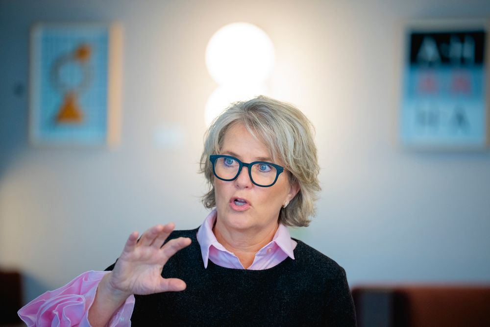 Telenor Telenor legger idag fram resultater for fjere kvartal og hele 2025.
Konsernsjef Benedicte Schilbred Fasmer har fått penger til både å gjøre milliardkjøp, betale lån, og dele ut penger til aksjonærene.