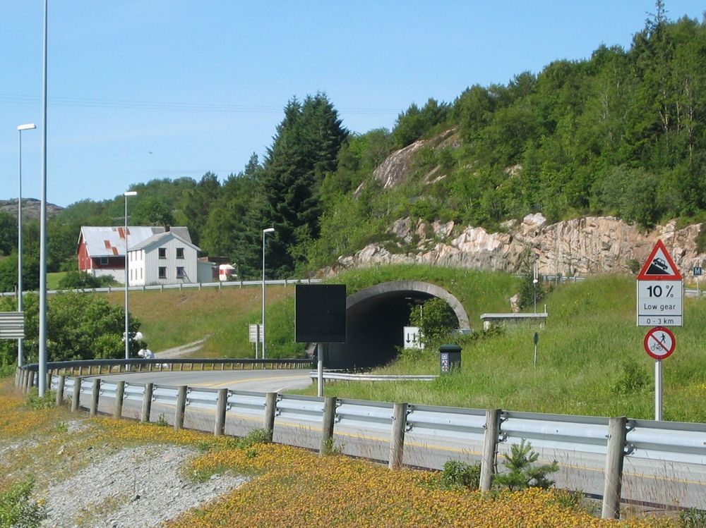 Hitratunnelen oppfyller ifølge kommunen ikke laveste tillatte sikkerhetsnivå.