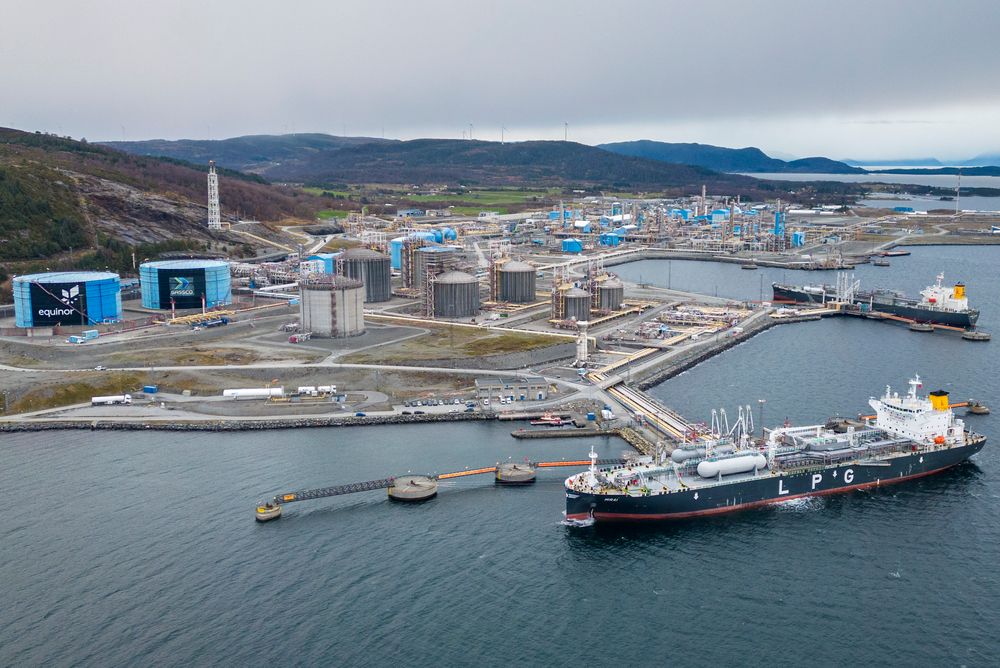 Planene for utslippskutt ved gassanlegget Kårstø er nok en gang nedskalert. Nå har de også levert tilbake reservasjonen av kapasitet i strømnettet.