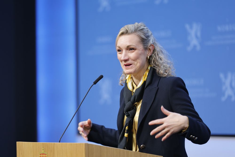 En blid digitaliseringsminister snakket til menigheten, her var det ingen uenighet om Norges rolle i EUs nye konkurranseevnefond.