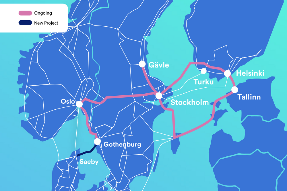 Kartet viser fibernettet som Globalconnect holder på med dels å oppgradere, dels å bygge nytt. Den svarte streken viser Sæby-Lerkil-kabelen.