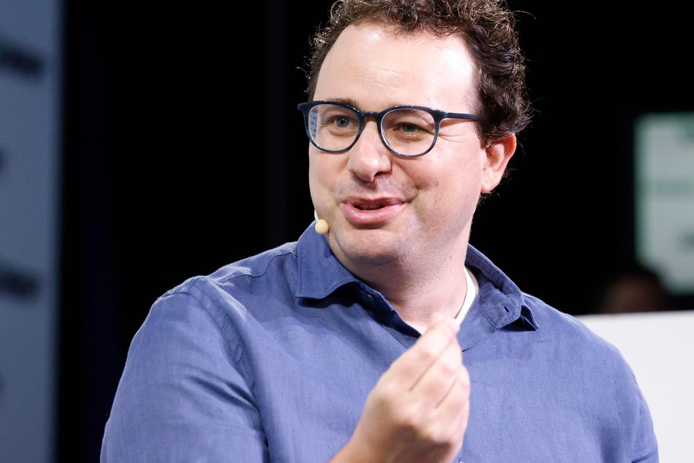 Anthropic-sjef Dario Amodei har havnet i konflikt med det mektige, amerikanske forsvarsdepartementet, og nå har selskapet fått en kort frist.