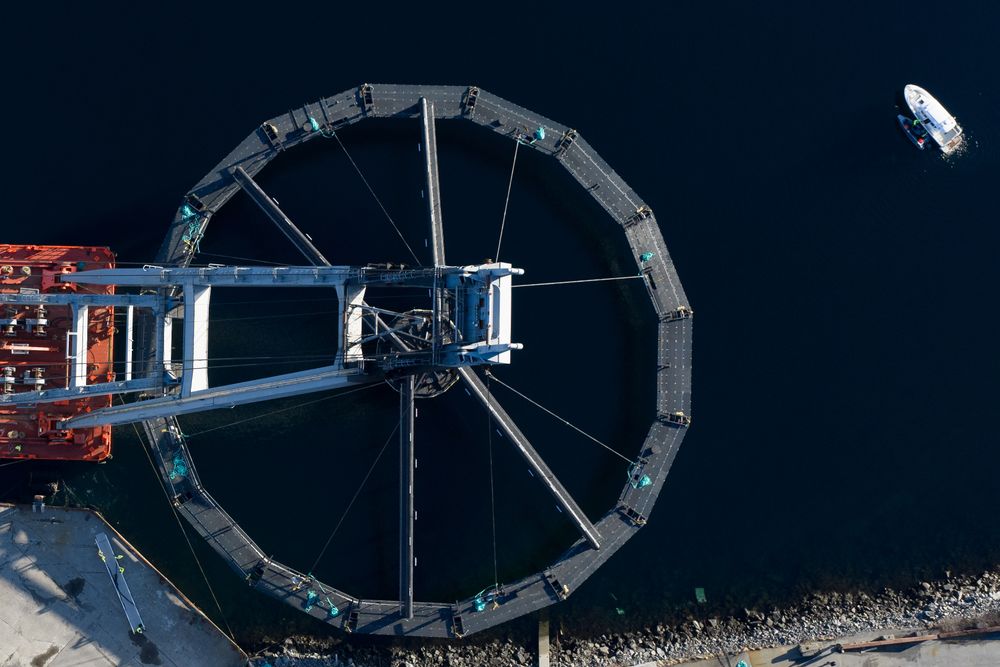 Her sjøsettes Havliljen. Stålkonstruksjonen har en diameter på 62 meter.