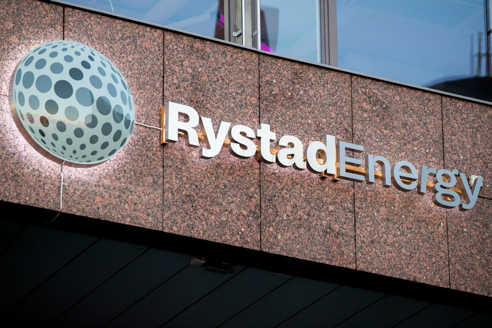 Rystad Energy tror prisen for nordsjøolje kan nå 135 dollar per fat hvis konflikten i Midtøsten varer i fire måneder.
