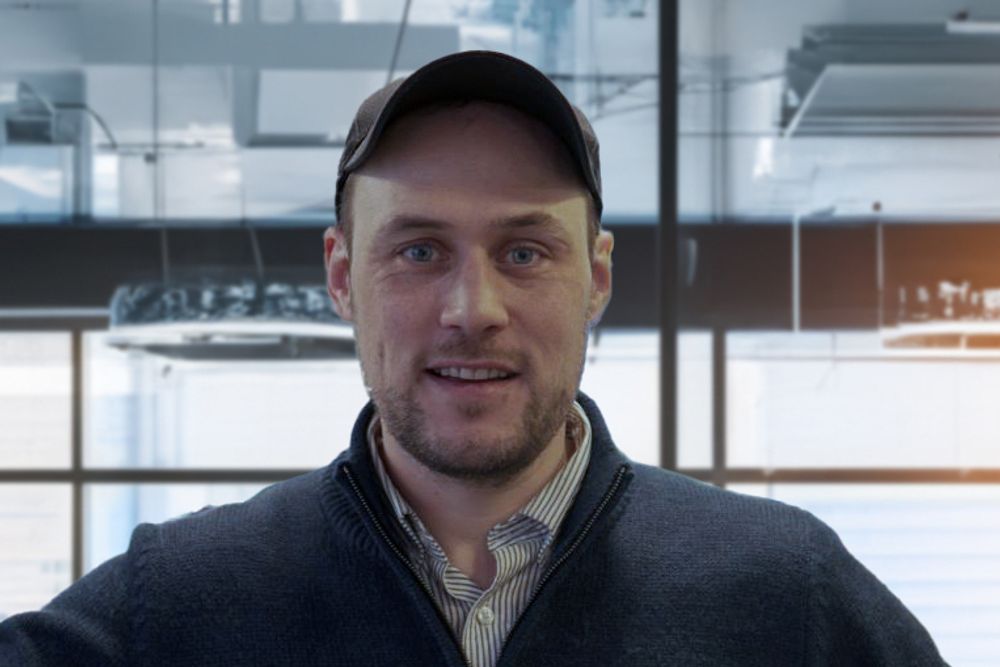 Jo Jørgen Stordal utviklet en app, men skjønte raskt at konseptet måtte endres: – Vi har det vi trenger i de eksisterende chatbottene.