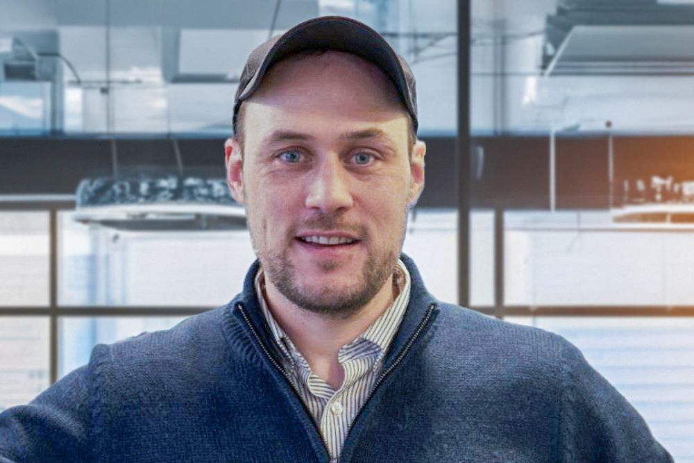 Jo Jørgen Stordal utviklet en app, men skjønte raskt at konseptet måtte endres: – Vi har det vi trenger i de eksisterende chatbottene.