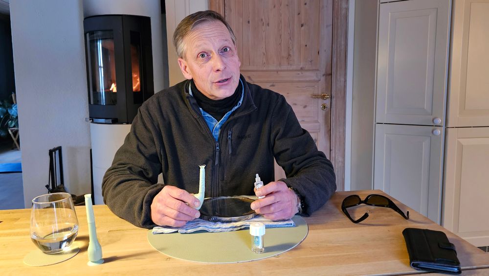 Ødegårds kontaktlinser er større og hardere enn vanlige linser – og mer plundrete å få på.