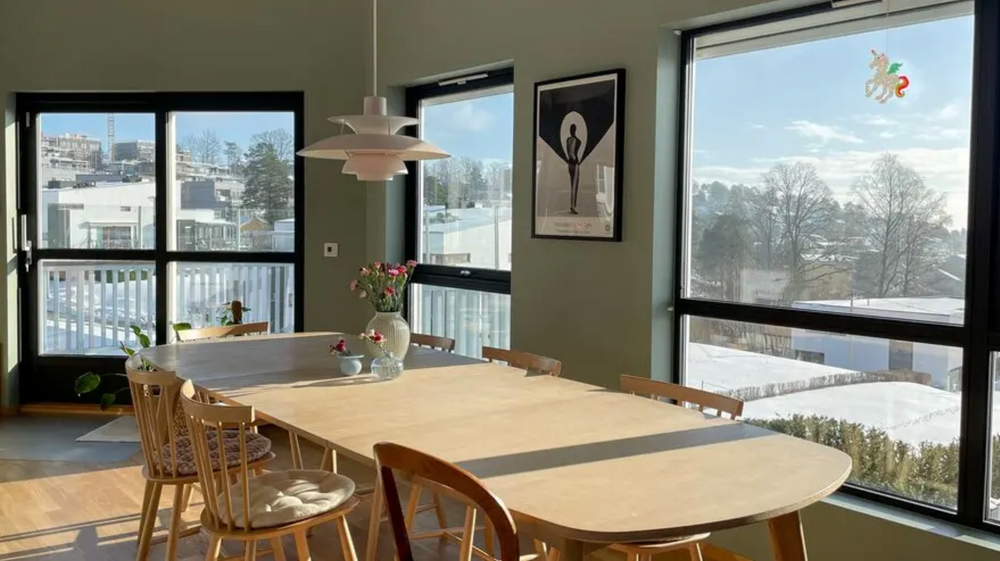 Nordmenn tilbringer i gjennomsnitt 22 timer i døgnet innendørs. I tillegg har vi korte dager med lite dagslys hele vinterhalvåret. Da er vi avhengig av at vi får nok dagslys inne.