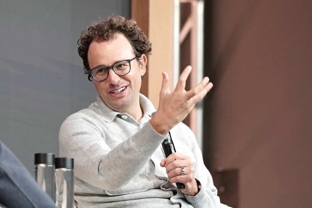 Anthropic, her ved sjef Dario Amodei, har gjennomført det som kanskje er den største undersøkelsen i sitt slag.