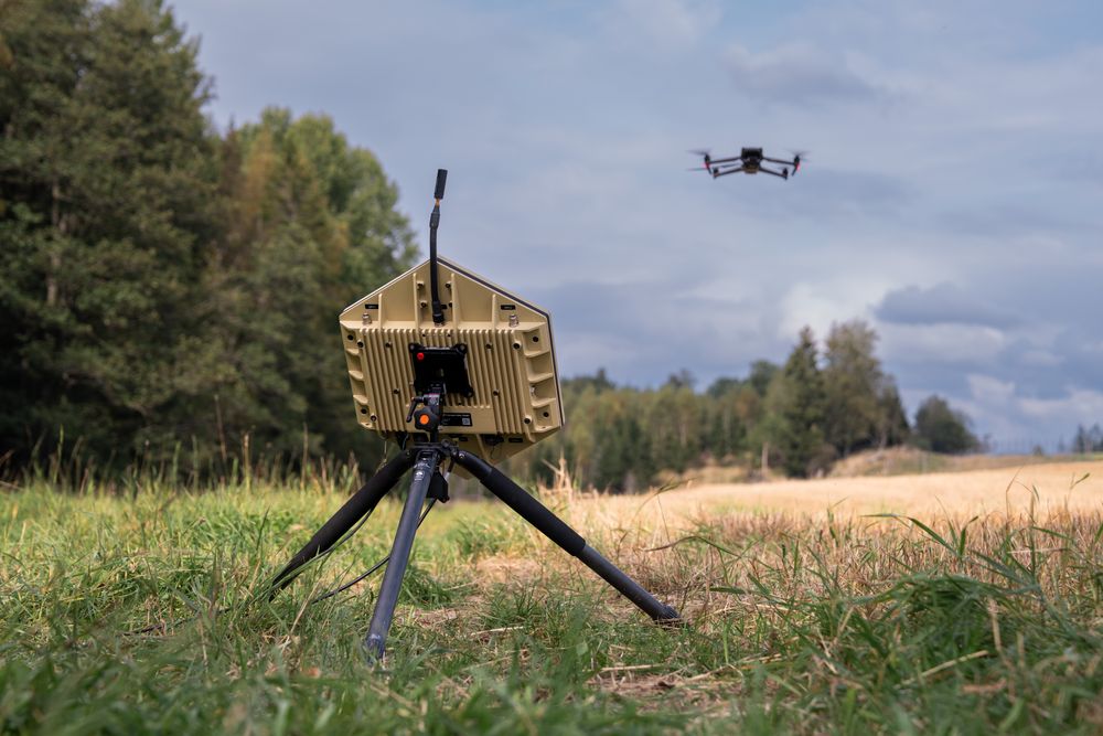 Løsningen fra Squarehead Technology er mobil og kan oppdage droner ved hjelp av passiv hørsel. 