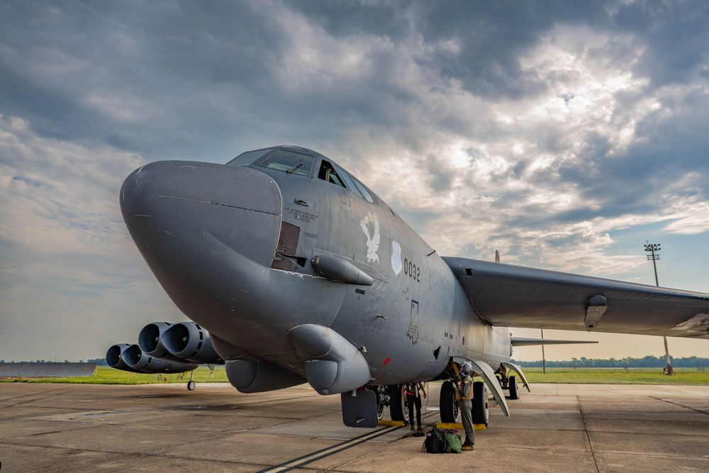 Amerikanske bombefly som dette, B-52H Stratofortress, skal ha blitt hindret av droner i å ta av fra en flybase i USA for å angripe mål i Iran.