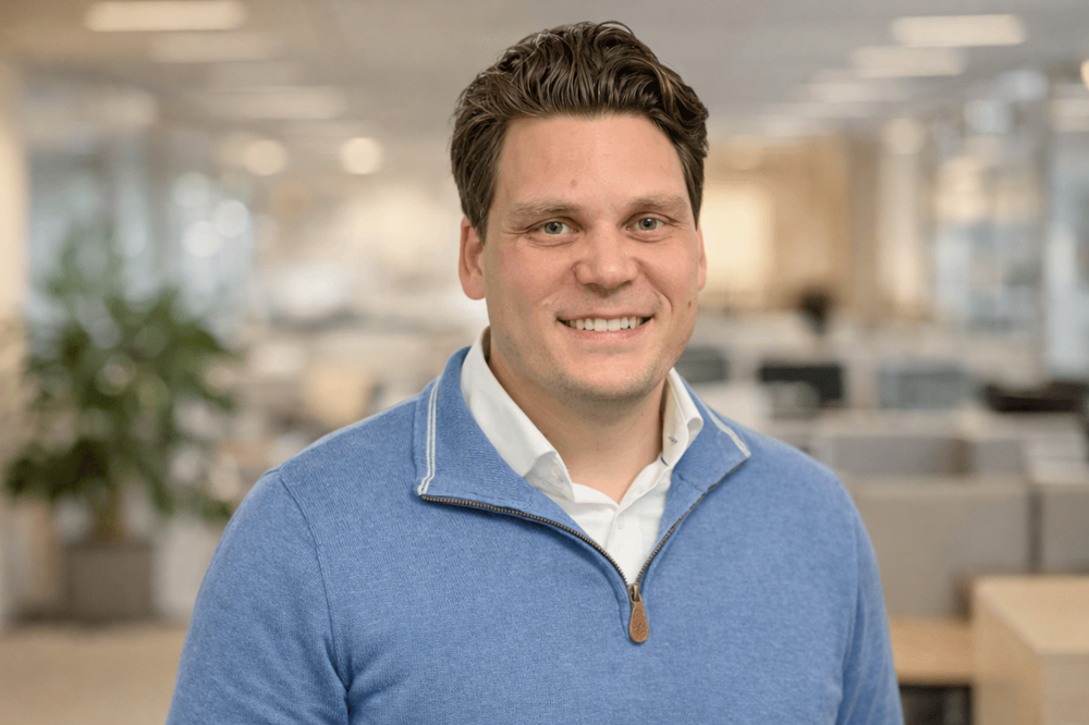 Strømprisen påvirkes av flere faktorer, men den er i langt mindre grad direkte koblet til akutte geopolitiske hendelser enn det oljeprisen er, skriver Hans-Petter Bjørkli Tryggvason i Recharge.