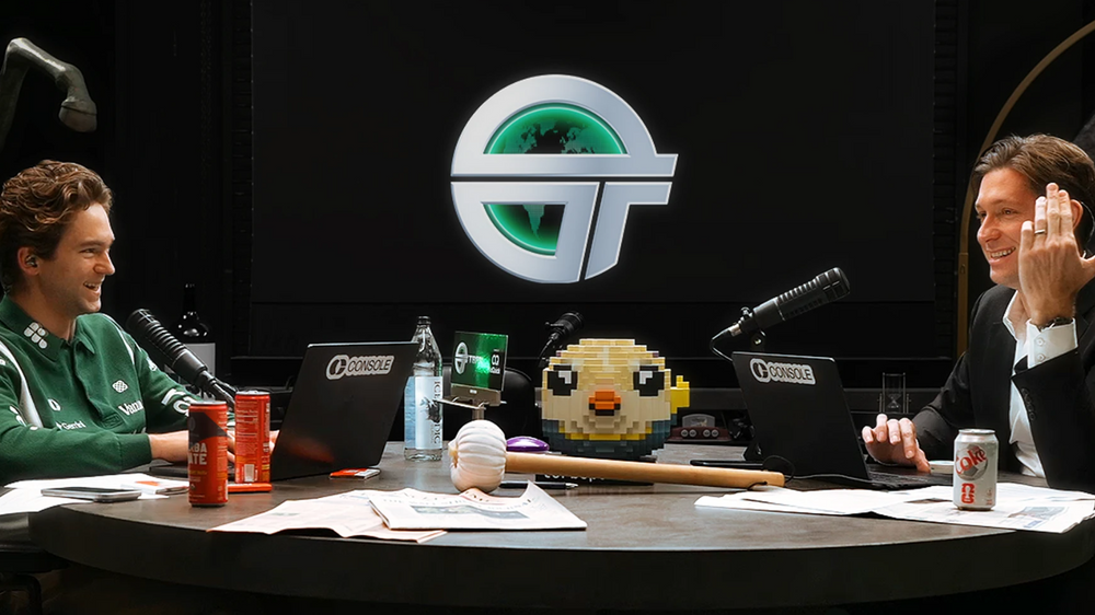 Open AI har skaffet seg teknologishowet TBPN. Dette er grunnleggerne Jordi Hays (t.v.) og John Coogan.