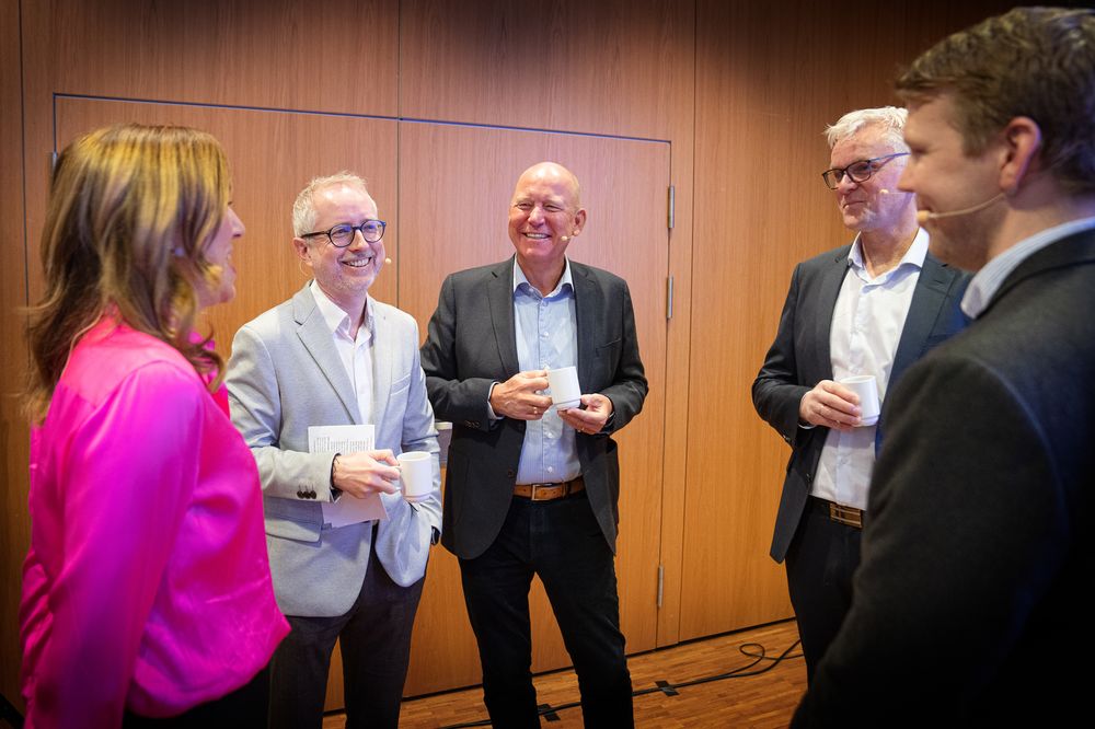 – Halden Kjernekraft er en studiesirkel i første omgang, sa Morten Karlsen (midten) i Halden Kjernekraft/Østfold Energi tirsdag. Han deltok på et seminar sammen med sjefanalytiker Thina Saltvedt, Fornybar Norge-direktør Bård Vegar Solhjell, Idar Sønstabø fra Dalane Energi og Jesper Marklund fra Fortum.