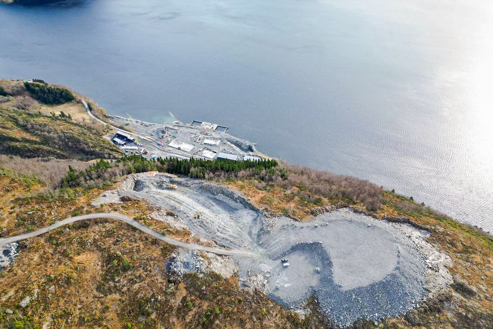 Bildet er fra forberedelsene til dagbruddet i Engebøfjellet i 2023. Nå vil Nordic Mining utvikle en kvartsforekomst i Kvinnherad.
