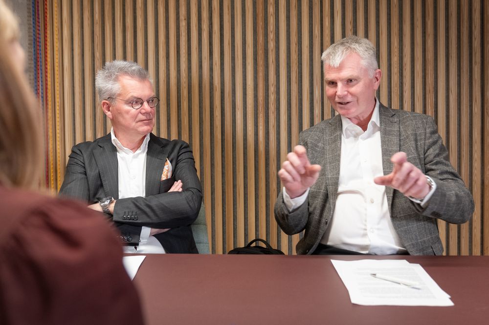 Atle Valseth (t.h.) ved Institutt for energiteknikk er en av få personer i Norge som har hatt sikkerhetsansvaret for en atomreaktor. Jørgen Bjørndalen er sjefskonsulent i DNV og ekspert på europeiske kraftsystemer og kraftmarked.