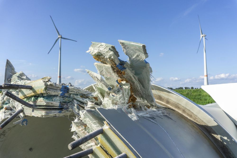 Energidepartementet har et klart mål at avfall fra vindkraft i størst mulig grad skal inngå i sirkulære løsninger. Det er ingen egne krav om materialgjenvinning. Det er avfallsprodusentens ansvar å vite hvilke krav de skal følge for håndtering.