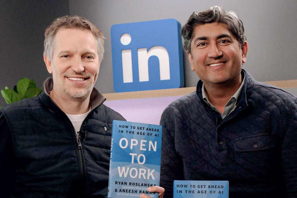 Ryan Roslansky (t.v.) og Aneesh Raman i Linkedin heier på mennesker i KI-æraen.
