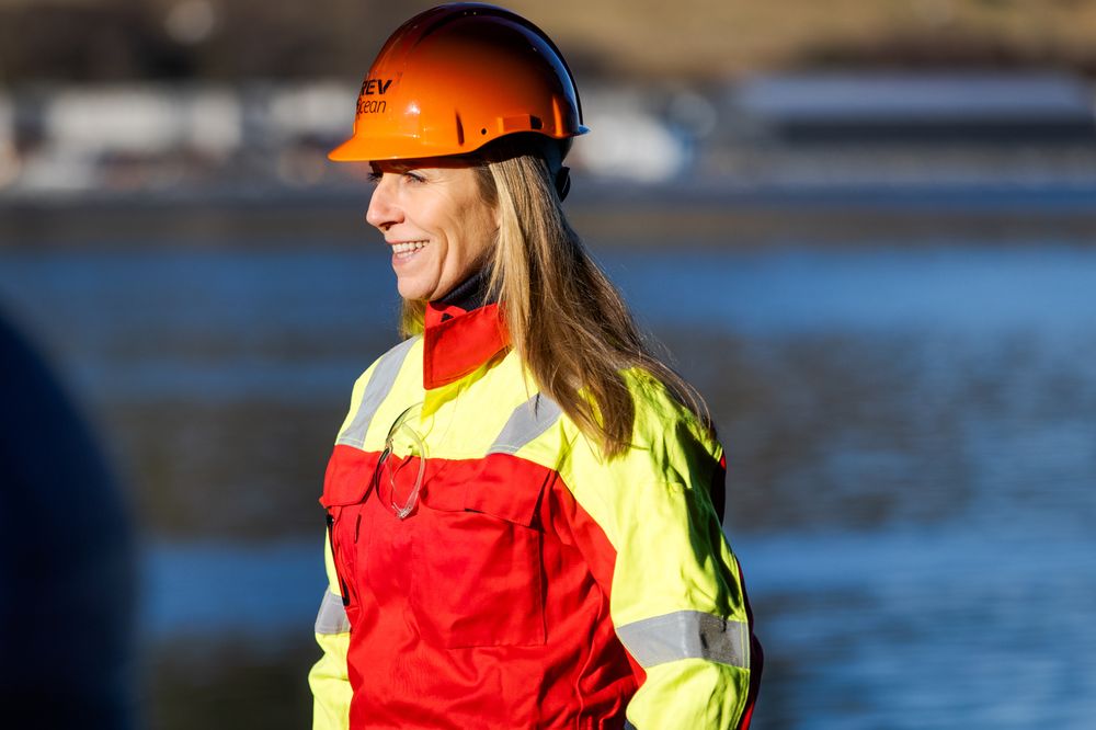 Nina Jensen ved en omvisning på skipet i fjor i Ålesund.